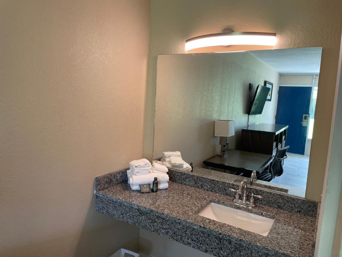 Econo Lodge Jennings Buitenkant foto